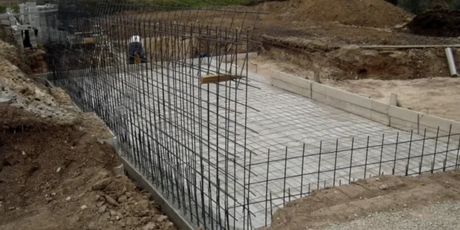 Diseño de Cimentaciones Superficiales en Murcia: Análisis Geotécnico y Cálculo Estructural